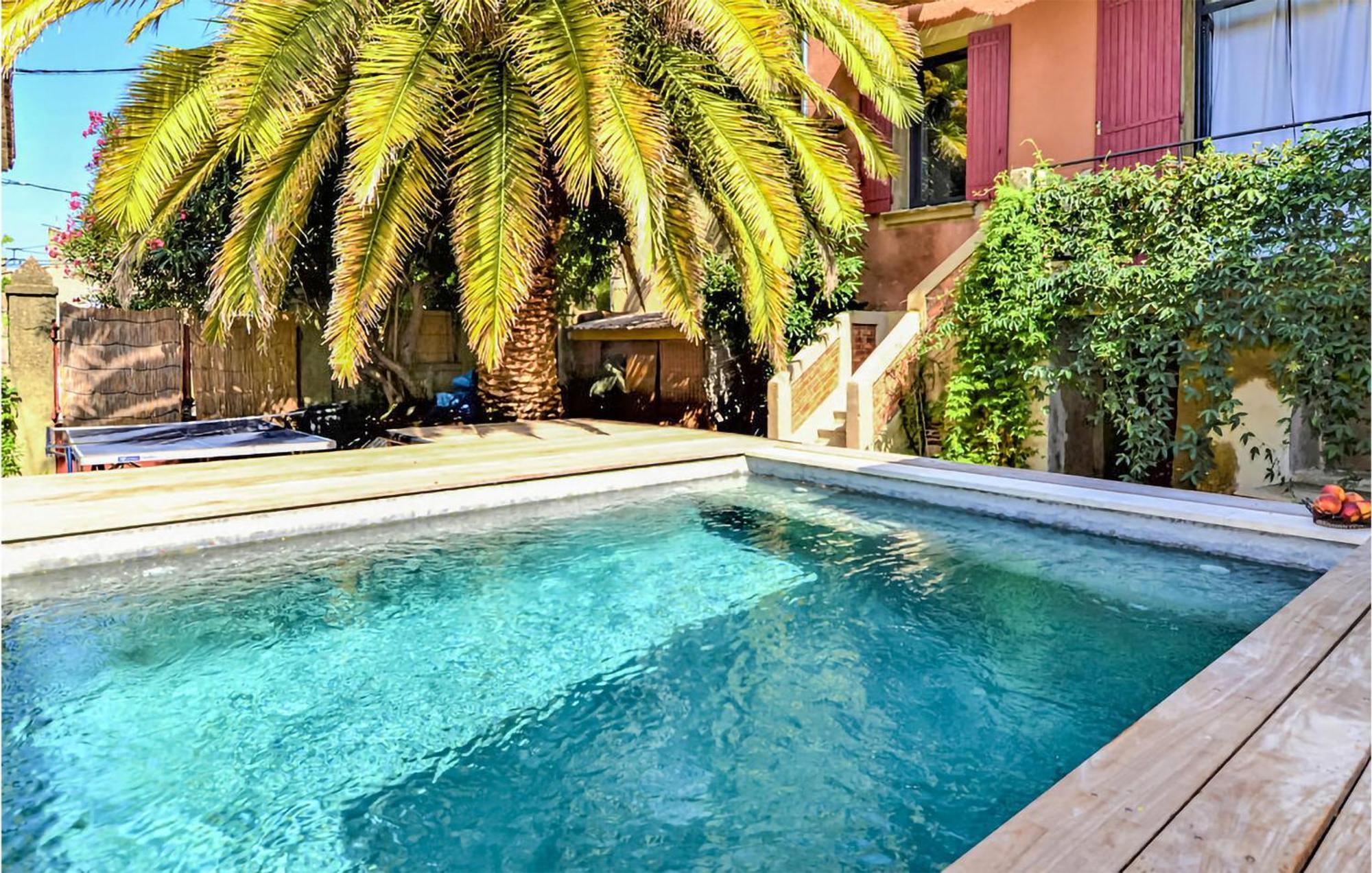 Awesome Apartment In Pujaut With Swimming Pool Extérieur photo